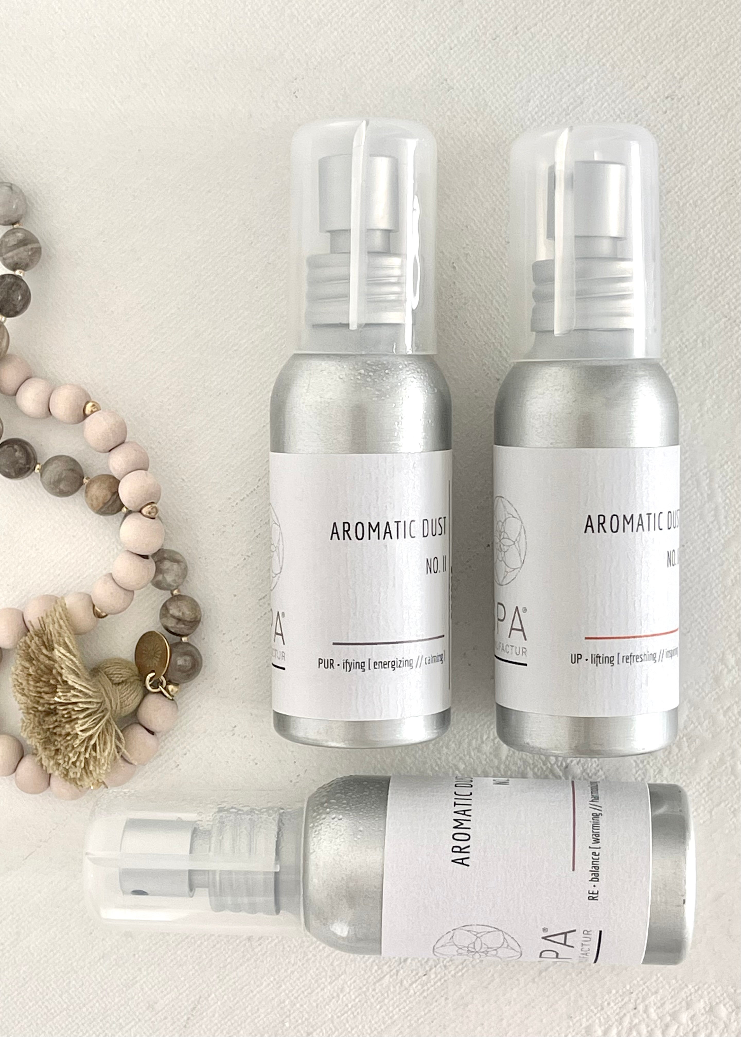 SPA MANUFACTUR® Aromatic Dust NO. II - Energetisierendes Aromaspray mit Bio-Bergwacholder-Hydrolat und naturreinen botanischen Essenzen für Erfrischung und Reinigung