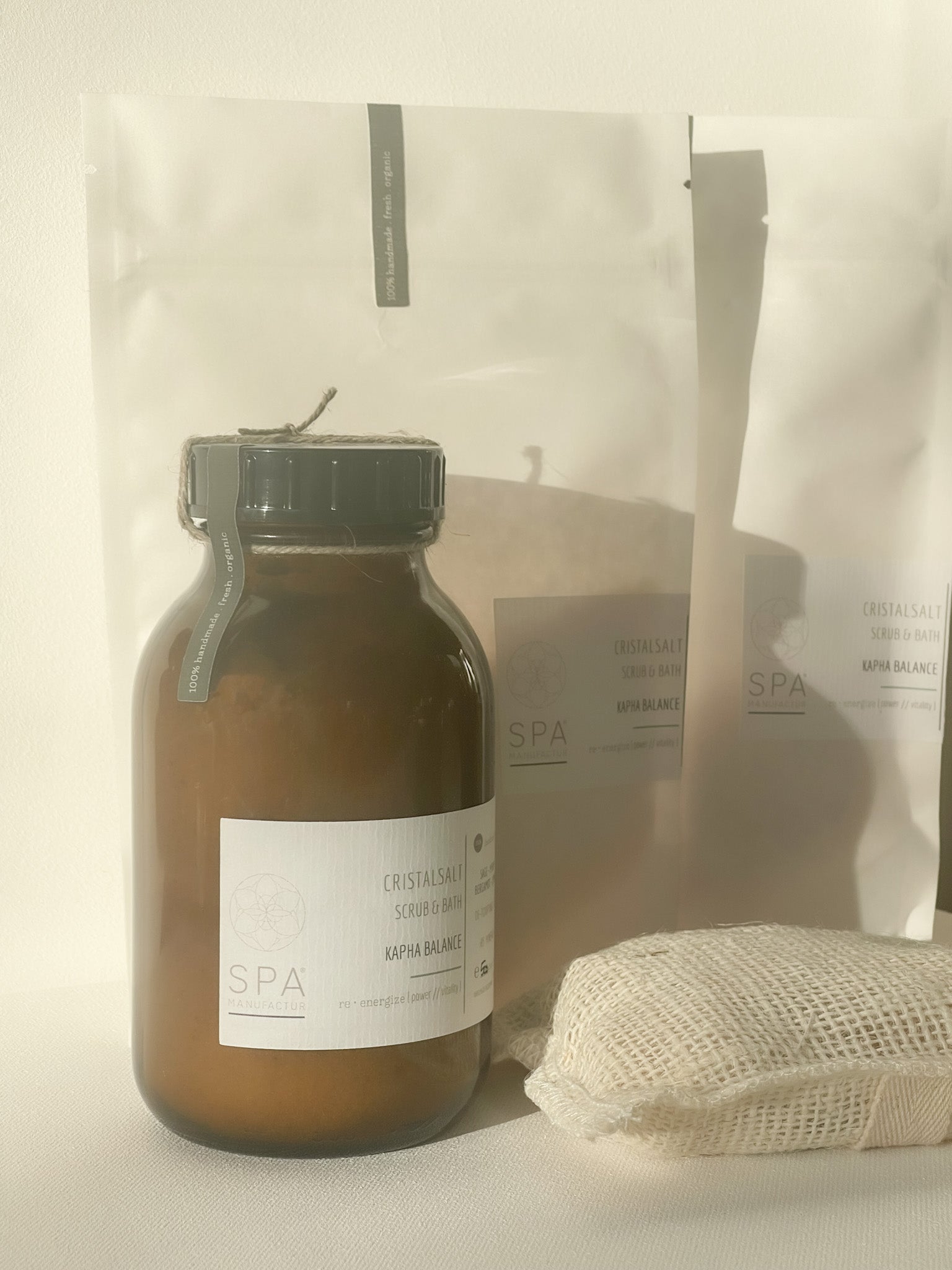 Kristall Salzpeeling KAPHA BALANCE mit Himalaysalz, Epsomsalz und ätherischen Ölen im Set 500g Apothekerglas, 250g Re-Fill Aromaschutzpack