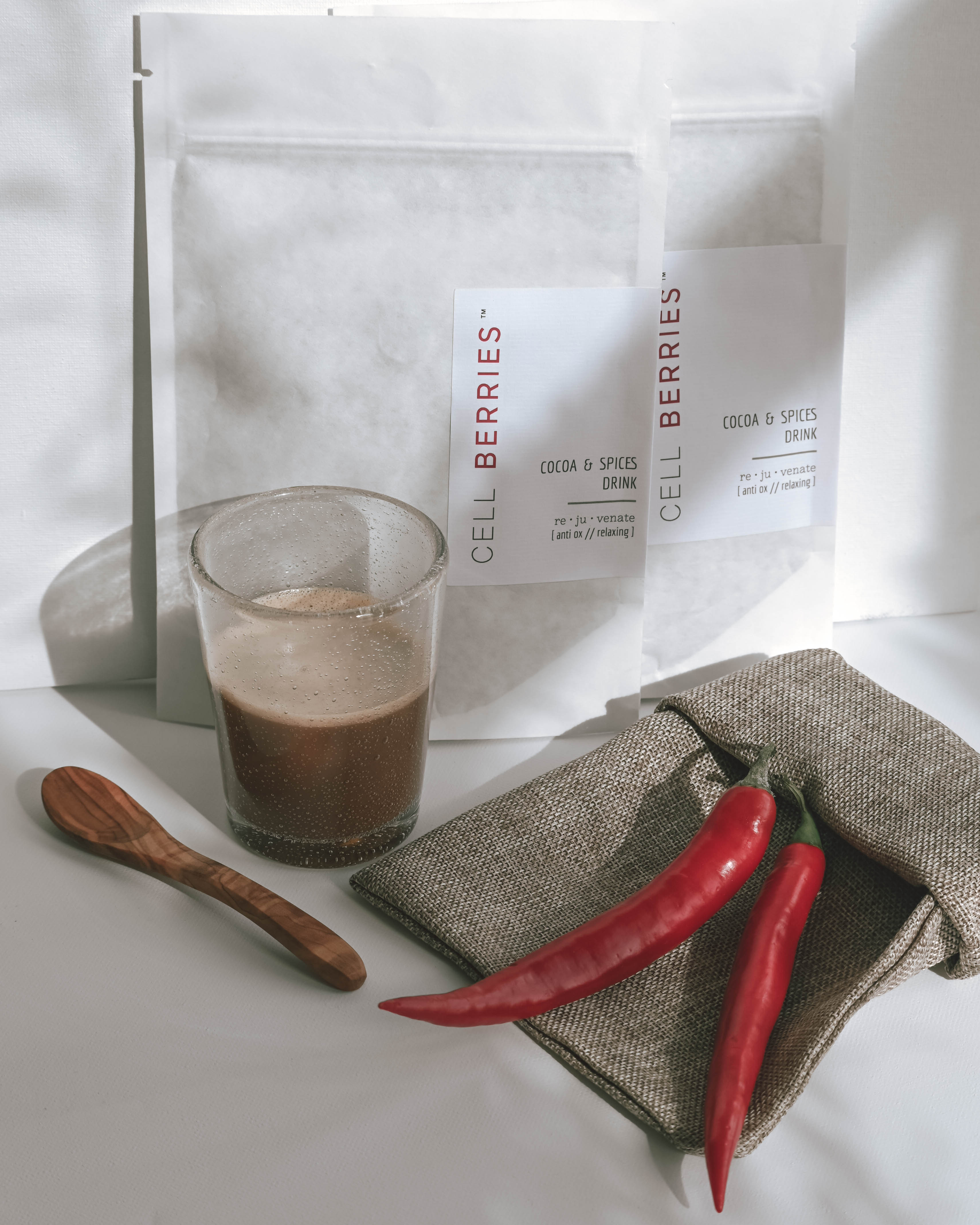 CELLBERRIES® Cocoa & Spices - veganer Bio-Kakao mit Curcuma, Kokosmilchpulver & Gewürzen. Ideal für Kakaozeremonien, Erdung & Hautgesundheit.