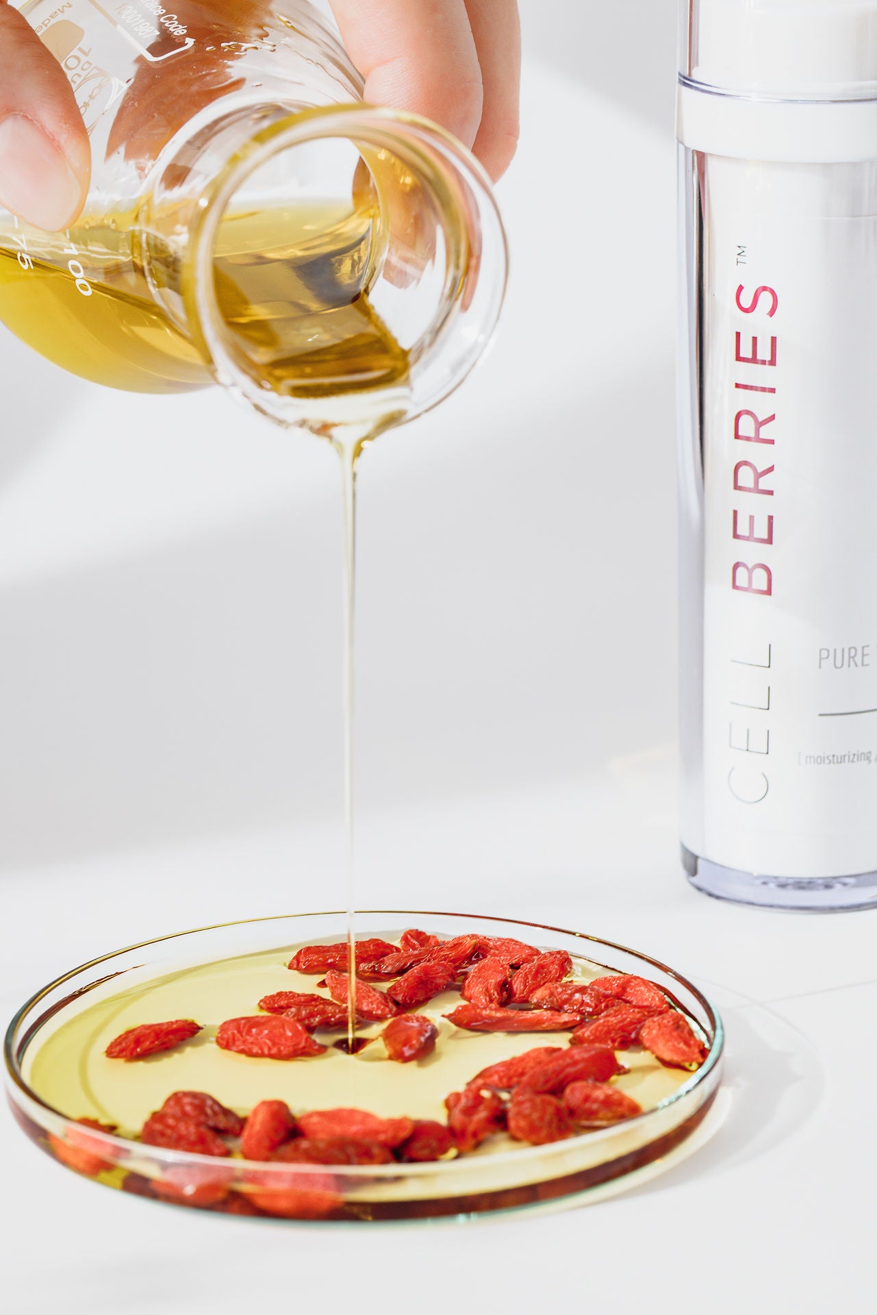 CELLBERRIES® Pure Vitamins Mask - vitalisierende Vitamin-Creme-Maske mit liposomalverkapselten Vitaminen A-C-E und 3fach Hyaluronsäure für mehr Spannkraft und Elastizität