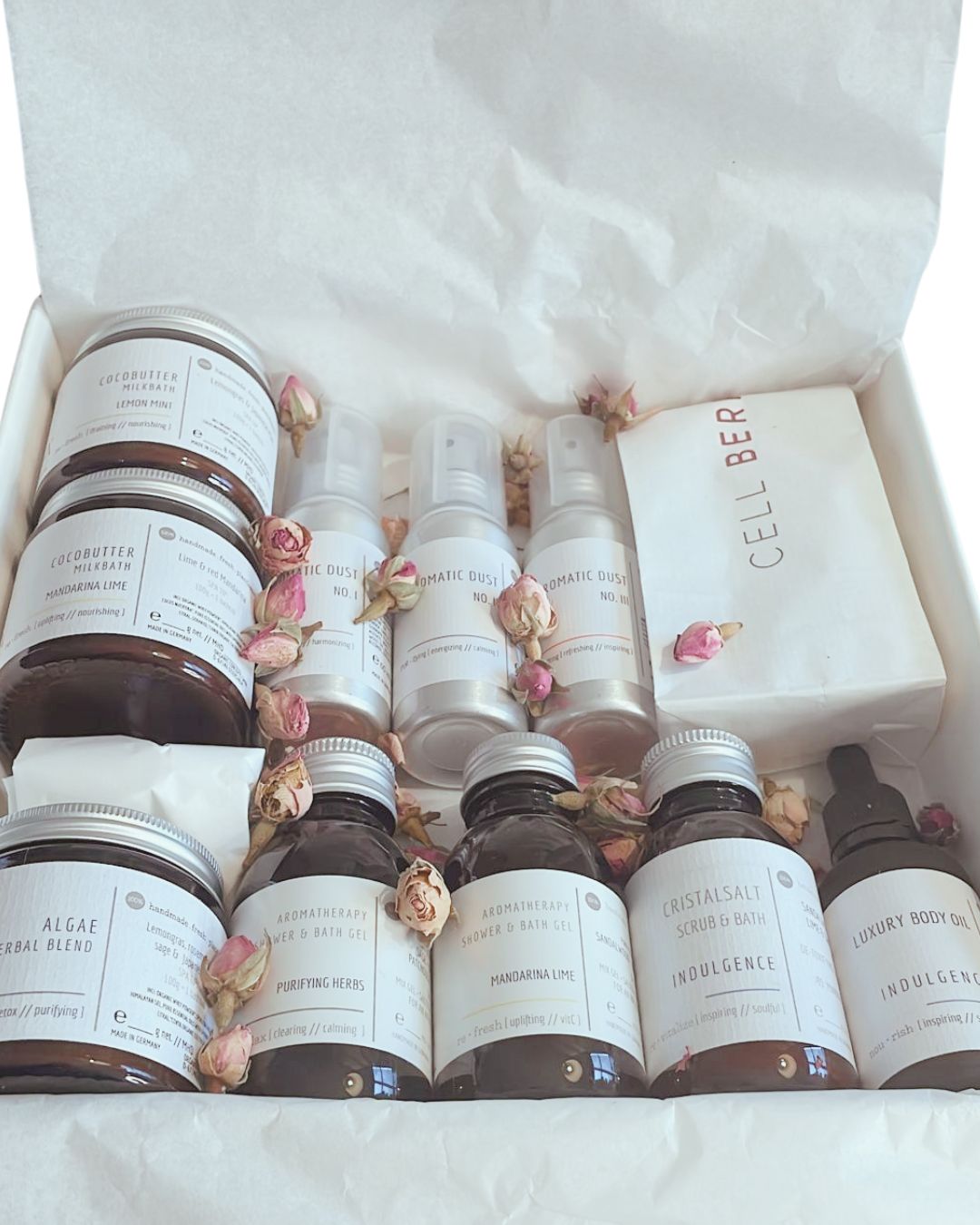 SPA MANUFACTUR® Geöffnete Home SPA Box mit Naturkosmetik-Produkten und Aromatic Dust Opening Ceremony
