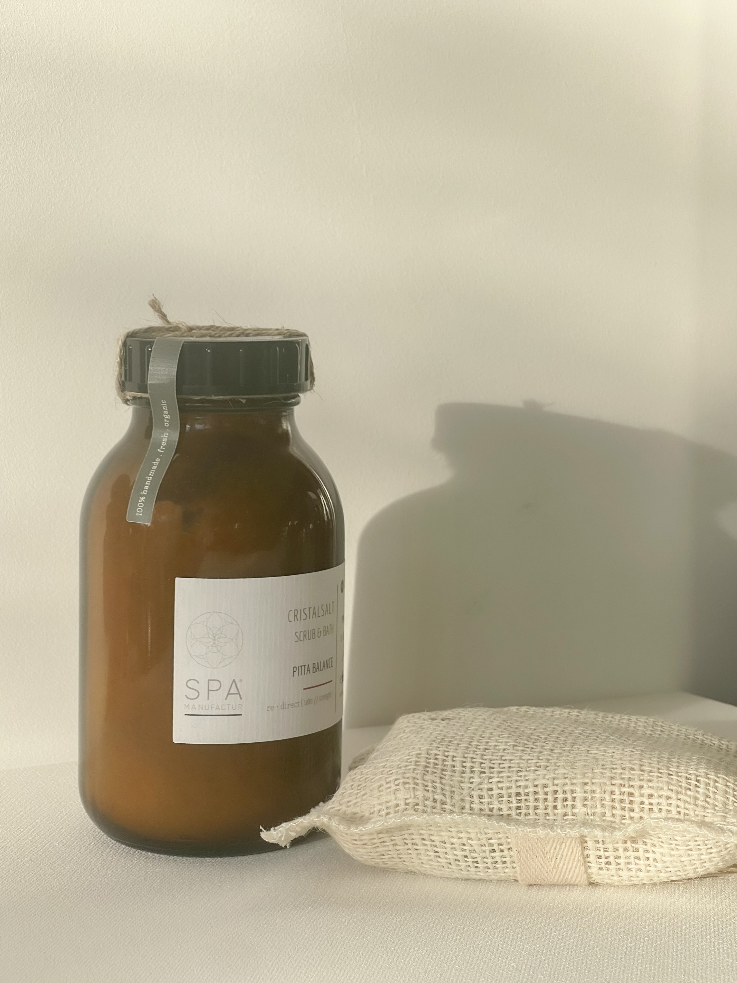 Kristall Salzpeeling PITTA BALANCE mit Himalayasalz, Epsom Salz und ätherischen Ölen von SPA MANUFACTUR®