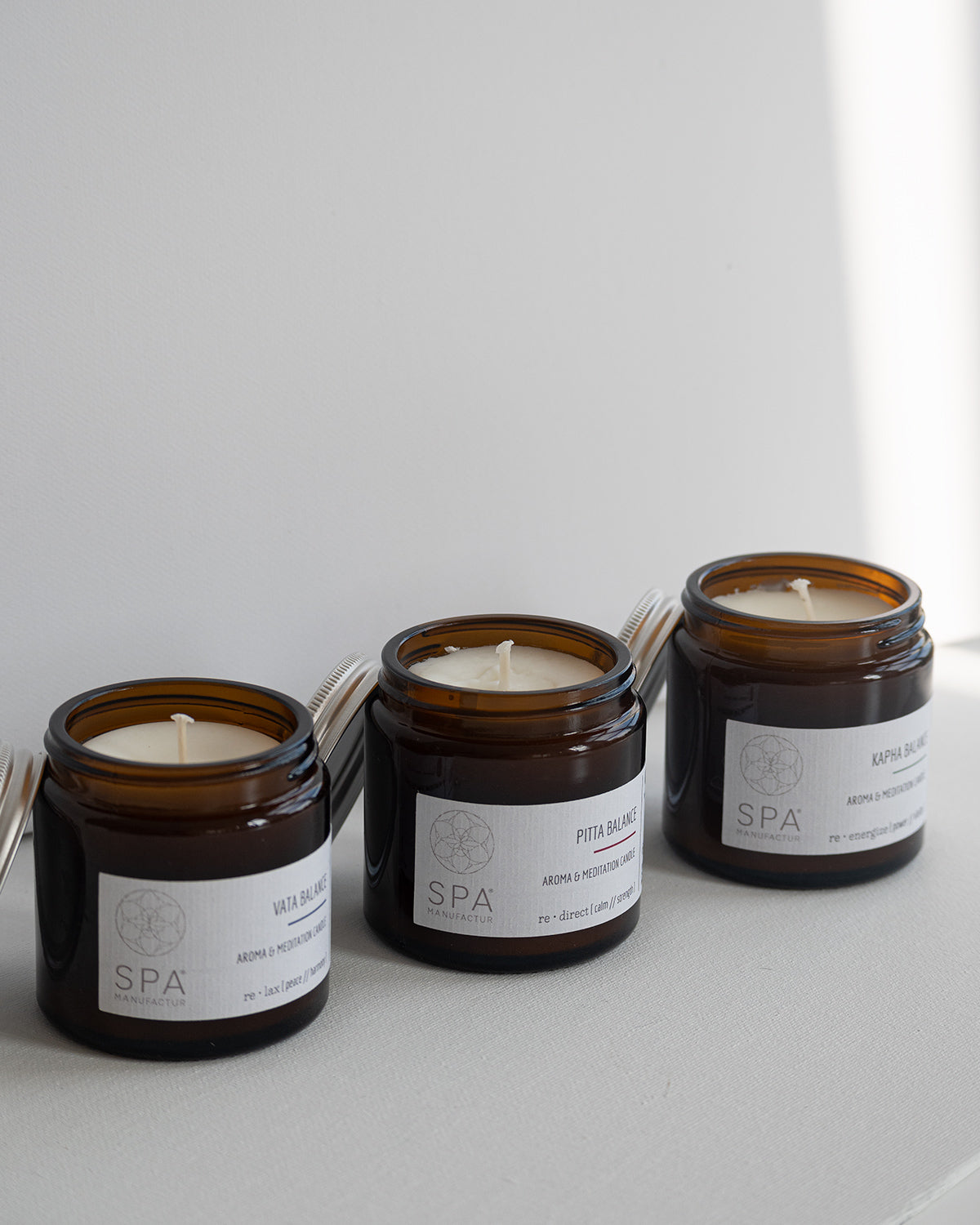 SPA MANUFACTUR® Aroma & Meditation Candle - PITTA BALANCE I handgegossene Duftkerze mit naturreinen ätherischen Ölen