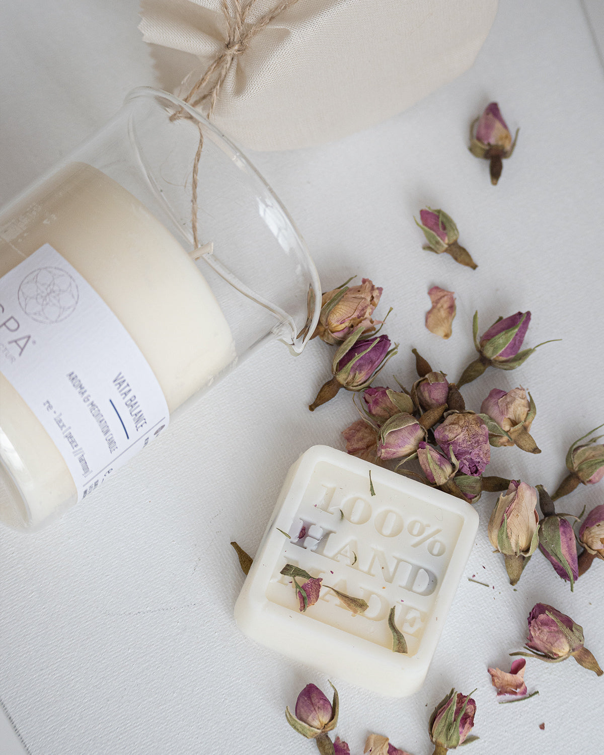 SPA MANUFACTUR® Aroma & Meditation Candle - VATA BALANCE I handgegossene Duftkerze mit naturreinen ätherischen Ölen