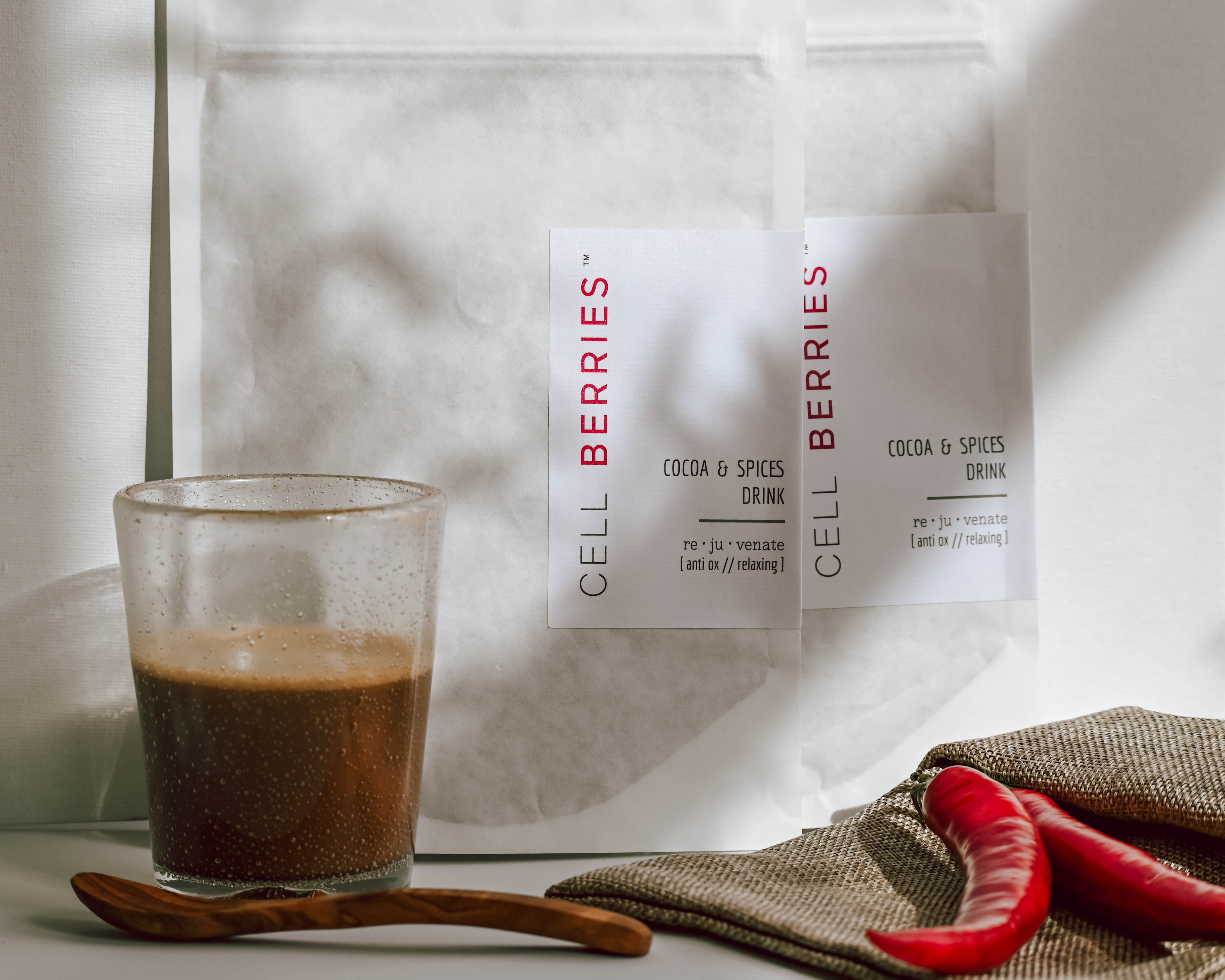 CELLBERRIES® Cocoa & Spices - veganer Bio-Kakao mit Curcuma, Kokosmilchpulver & Gewürzen. Ideal für Kakaozeremonien, Erdung & Hautgesundheit.