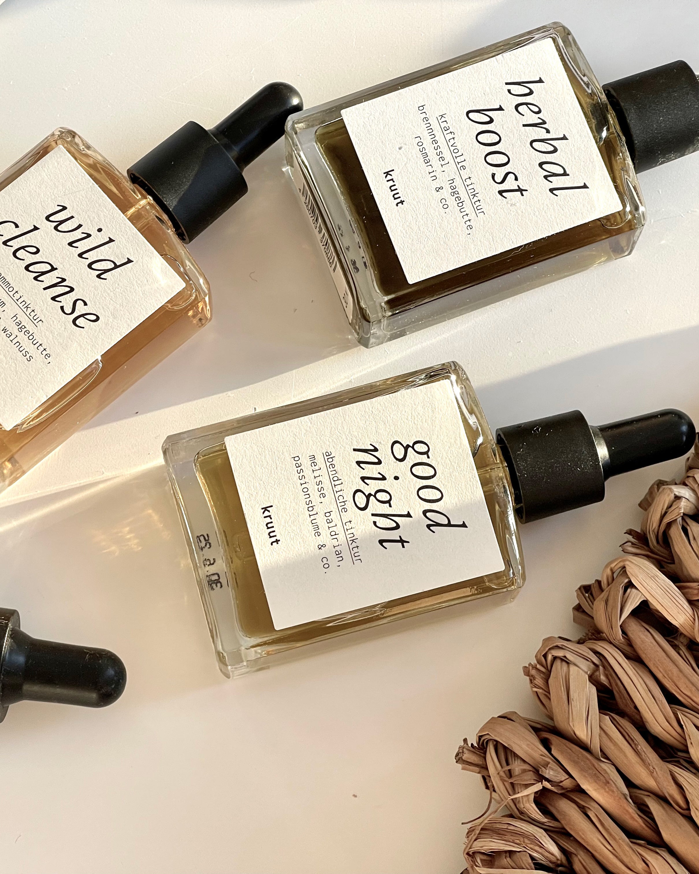 GLOWY SKIN ACADEMY™ DEEP CLEANSE & GLOWY - Intensives Hautpflege-Ritual mit CELLBERRIES® Produkten, inklusive TRIPLE CLEANSE™, FACE MAPPING, FACE WORKOUT und Kräuterteemischungen