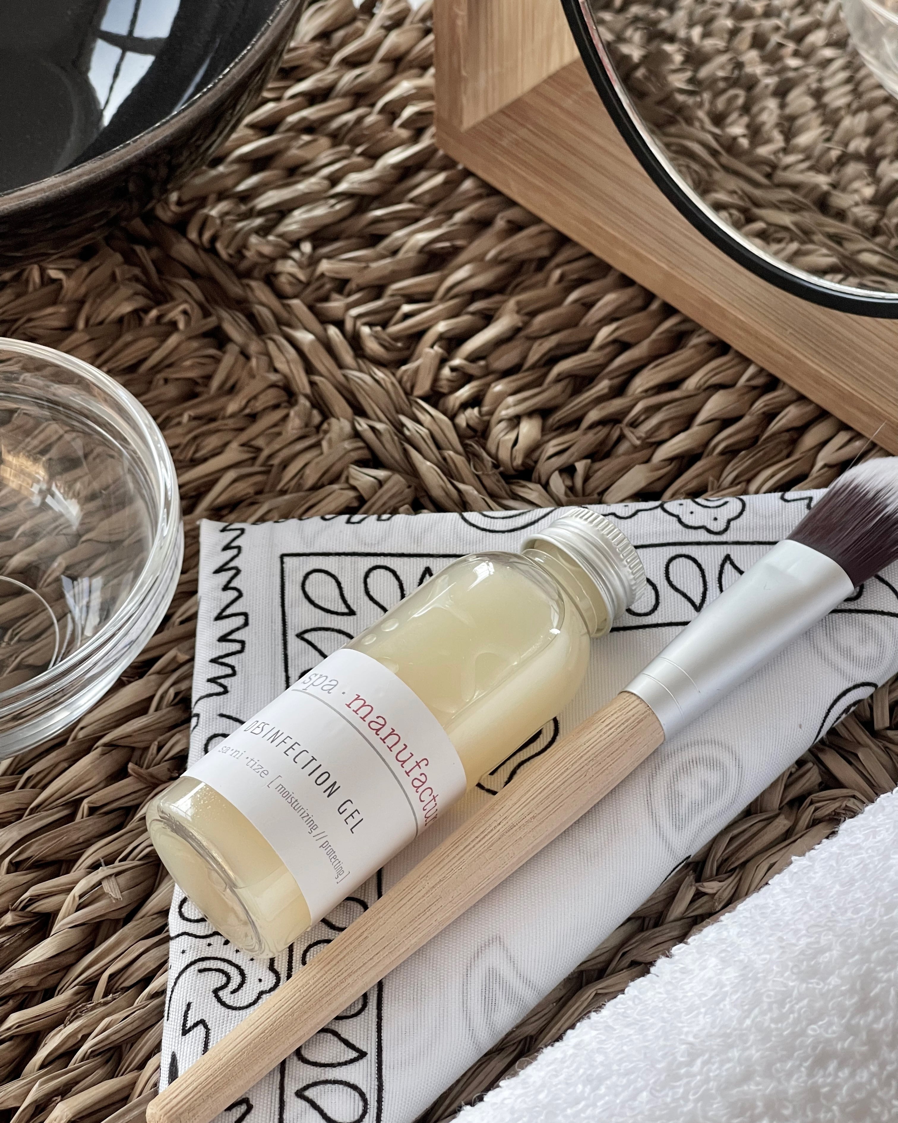 Hautpflege-Ritual mit CELLBERRIES® Produkten, Face Yoga Tools & Clean Beauty Setting
